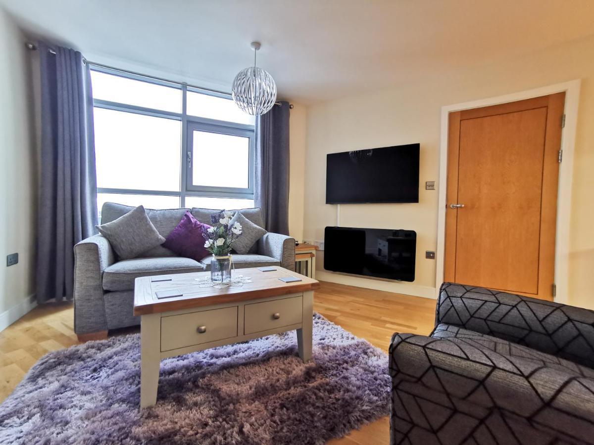 2 Bedroom City Centre Apartment With Free Parking Cardiff Extérieur photo